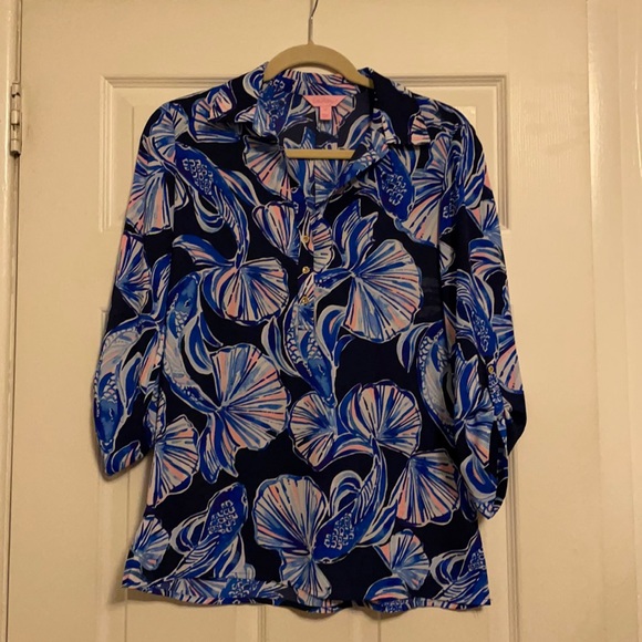 Lilly Pulitzer Tops - Lilly Pulitzer blue koi roll tab reel life EUC